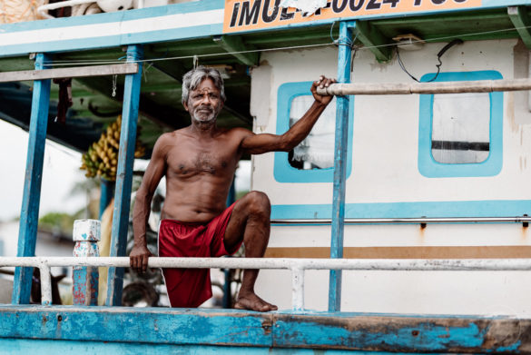 Negombo Lagune Sri Lanka - Markanter Fischer schaut mich einprägsam an