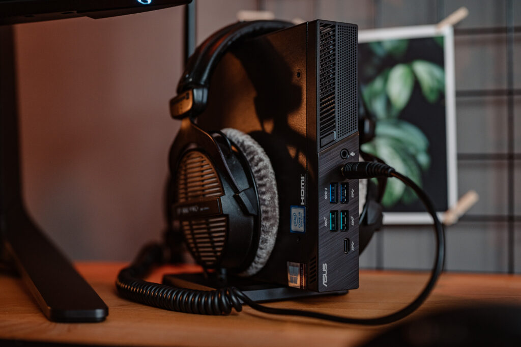 ASUS Mini-PC PB60 Kopfhörer