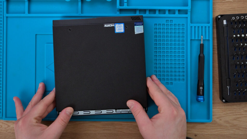 ASUS PB60 Deckel öffnen