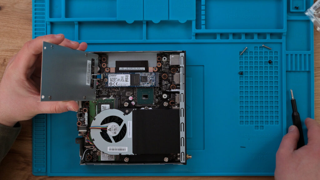 ASUS PB60 SSD Einbauen 3