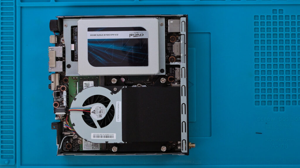 ASUS PB60 SSD Einbauen 4