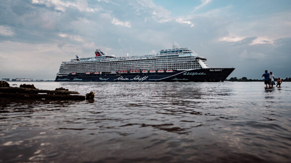 Hamburg Elbstrand Kreuzfahrtschiff Nikon Z6 Nikkor 20mm 1.8 S