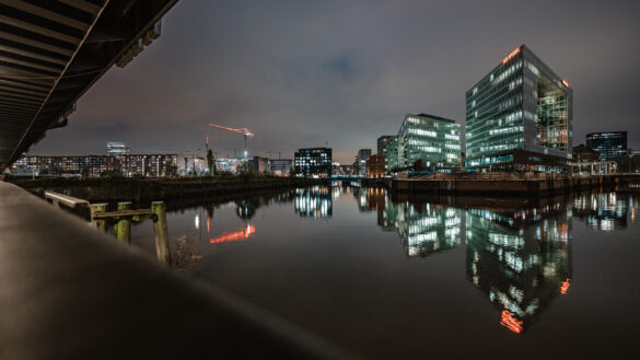 Spiegelgebäude Panorama Hamburg bei Nacht Nikon Z6 14-24mm 2.8 S