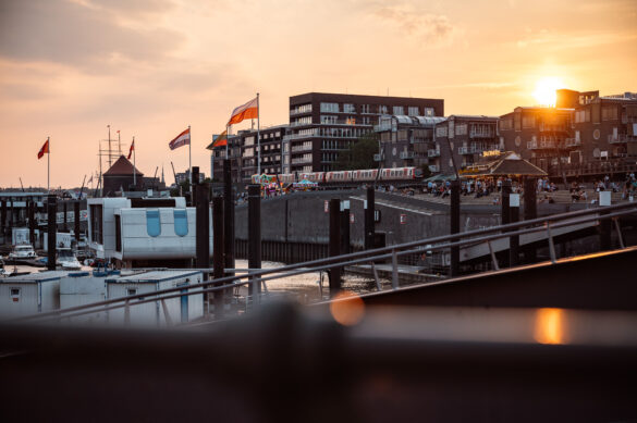 NIKON Z 6II + NIKKOR Z 24-70mm f/2.8 S @ 70mm bei f/4.0 - Hamburg Landungsbrücken